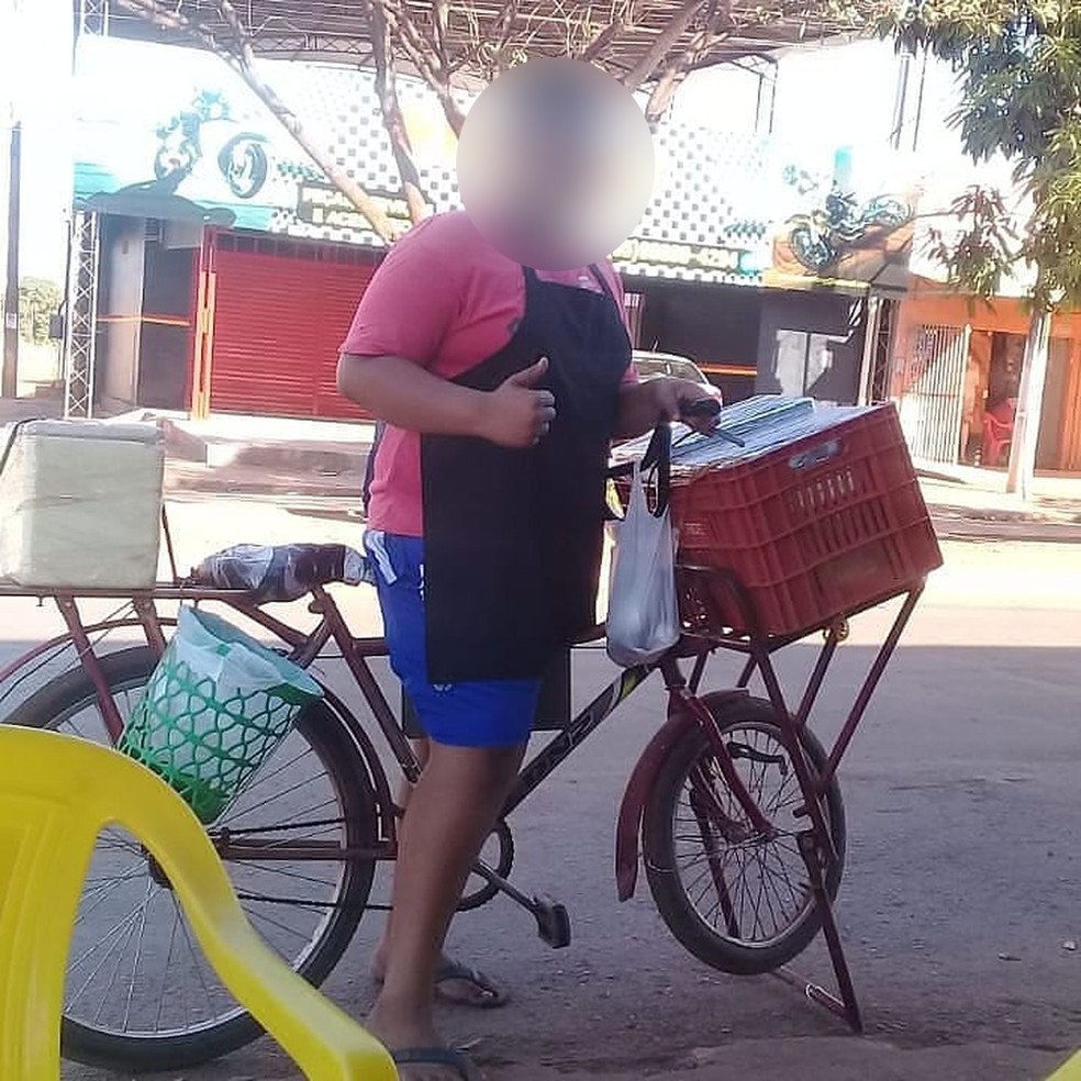 Adolescente vende salgados na rua de bicicleta em Várzea Grande (MT)  — Foto: Arquivo pessoal