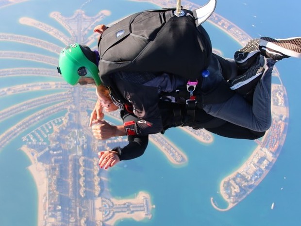 Maiara faz salto de paraquedas (Foto: Reprodução/Instagram)