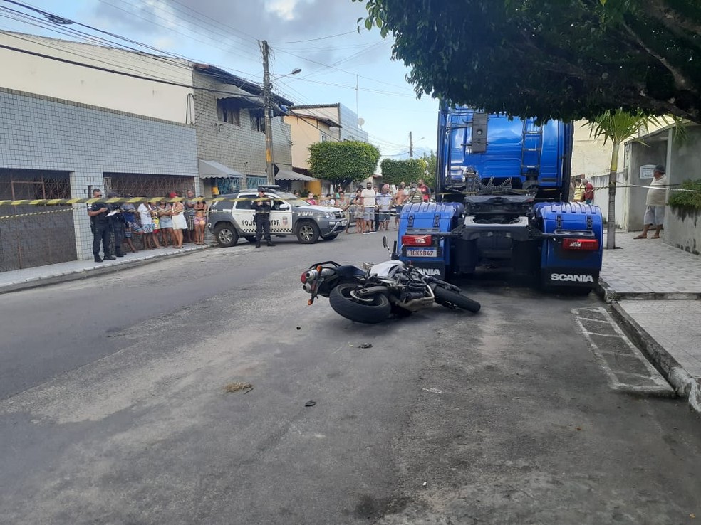 Homem é perseguido, derrubado de moto e assassinado com tiro na Zona Oeste  de Natal | Rio Grande do Norte | G1