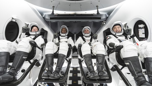Astronautas da Nasa no foguete da SpaceX (Foto: Divulgação/Nasa)