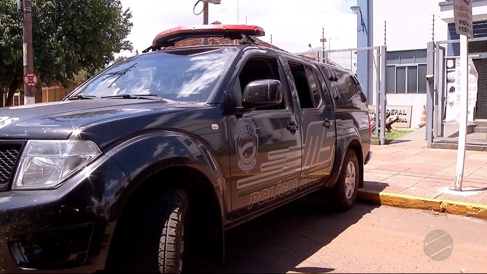 Presos foram levados para a sede da Polícia Federal e depois encaminhado para a Polícia Civil (Foto: Reprodução TV Morena)