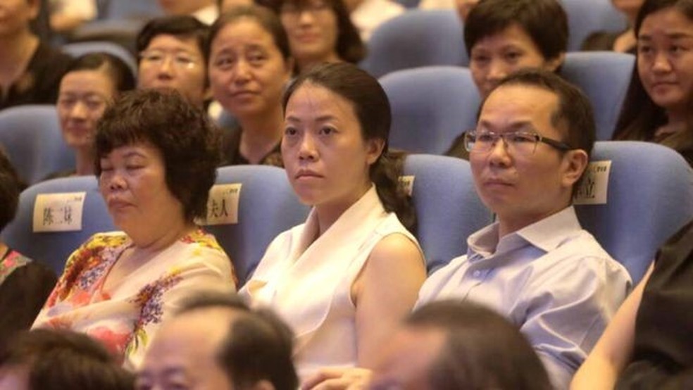 Yang Huiyan (no centro), tida como a mulher mais rica da Ásia — Foto: Alamy via BBC