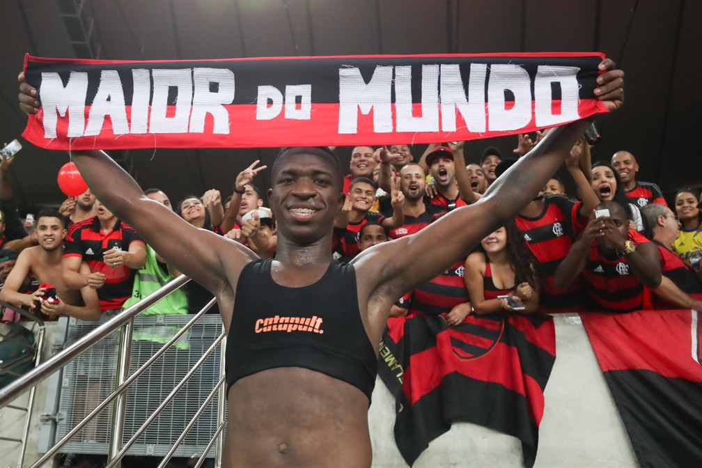 "Maior do mundo": o jogador tamb&eacute;m &eacute; torcedor do Flamengo (Foto: Gilvan de Souza/Flamengo)