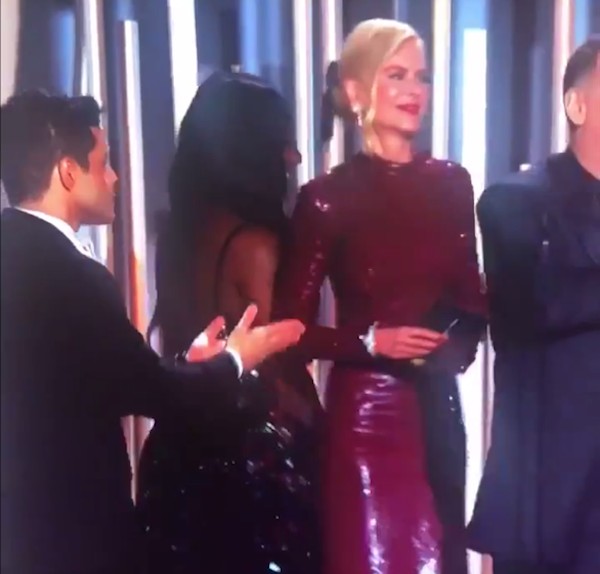 O ator Rami Malek sendo ignorado pela atriz Nicole Kidman no palco do Globo de Ouro 2019 (Foto: Twitter)