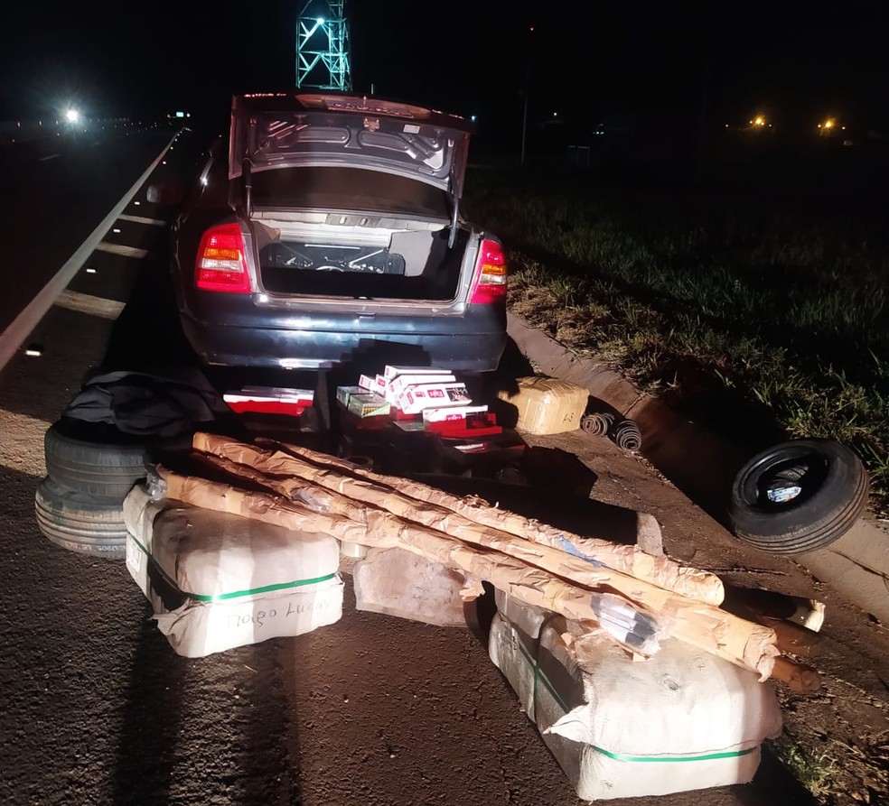 Motorista foi presa em flagrante com carga de produtos do Paraguai em Santa Mercedes (SP) — Foto: Polícia Militar
