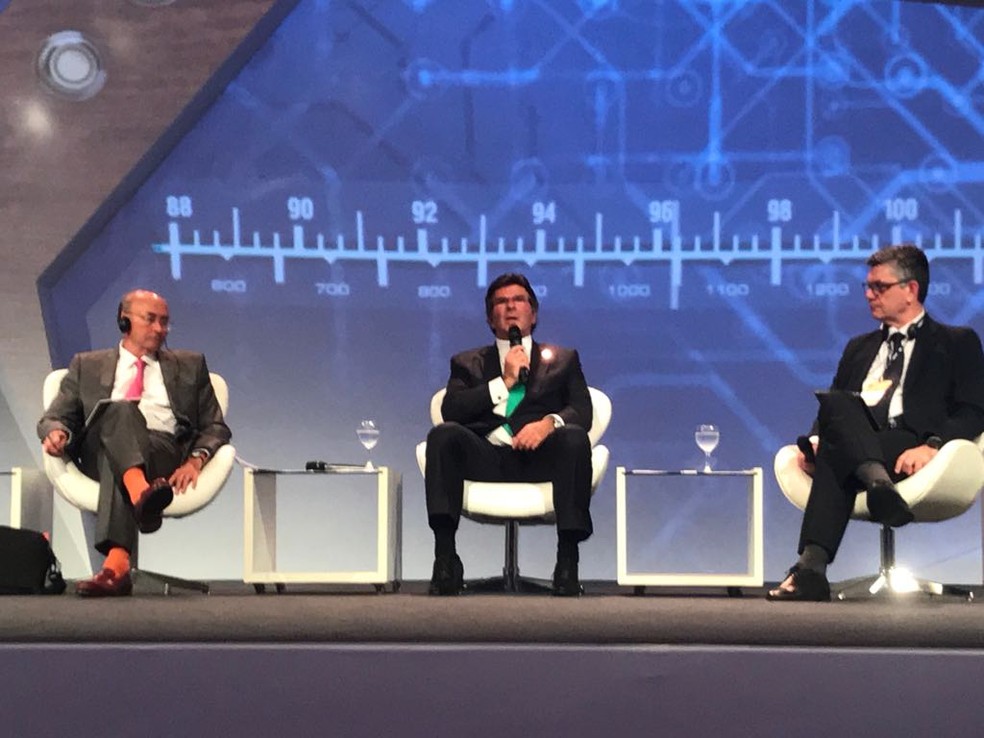 Dominique Wolton (E) com o ministro Luiz Fux, do Supremo Tribunal Federal, durante evento em Brasília (Foto: Luiz Felipe Barbiéri/G1)