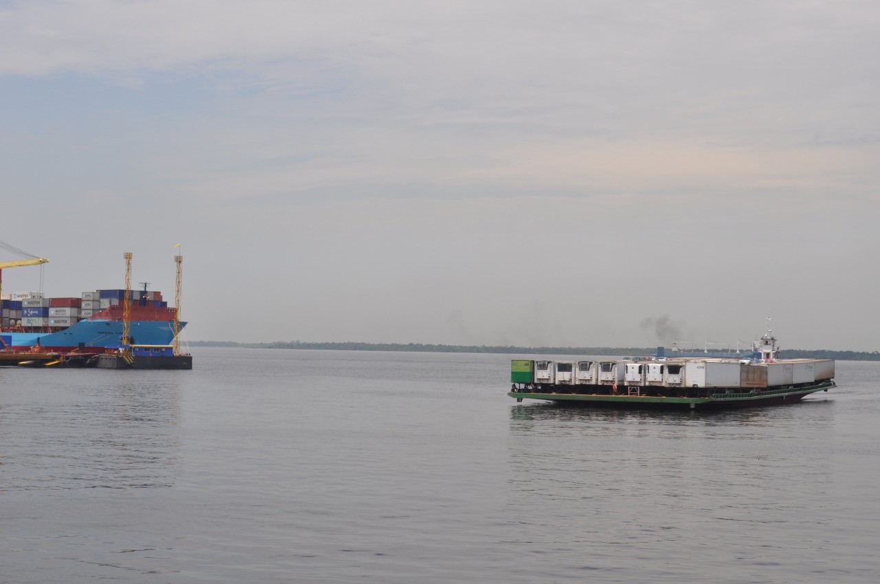 Cobrança da 'taxa de seca' para navios pode encarecer produtos no Amazonas, alerta especialista 