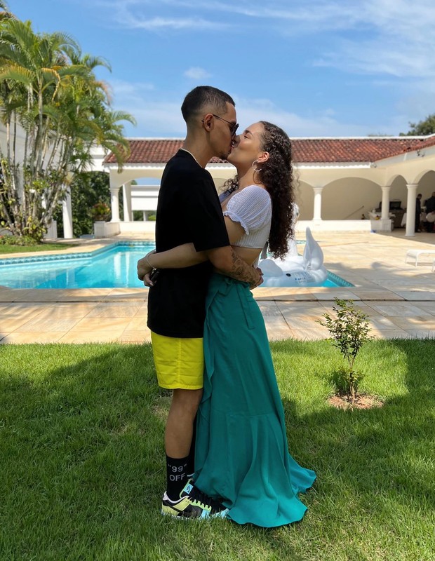 Lívian Aragão e o namorado, Jota (Foto: Reprodução/Instagram)