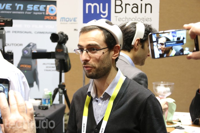 myBrain, 'capacete smart' promete te deixar mais calmo com música e sensores (Foto: Fabrício Vitorino / TechTudo)