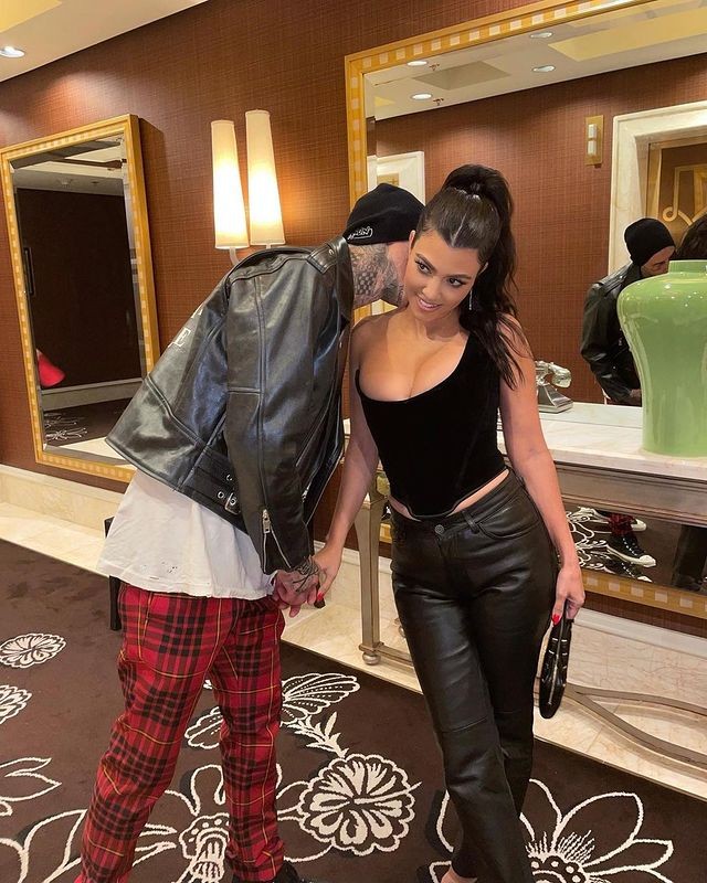 Kourtney Kardashian e Travis Barker (Foto: Reprodução/Instagram)