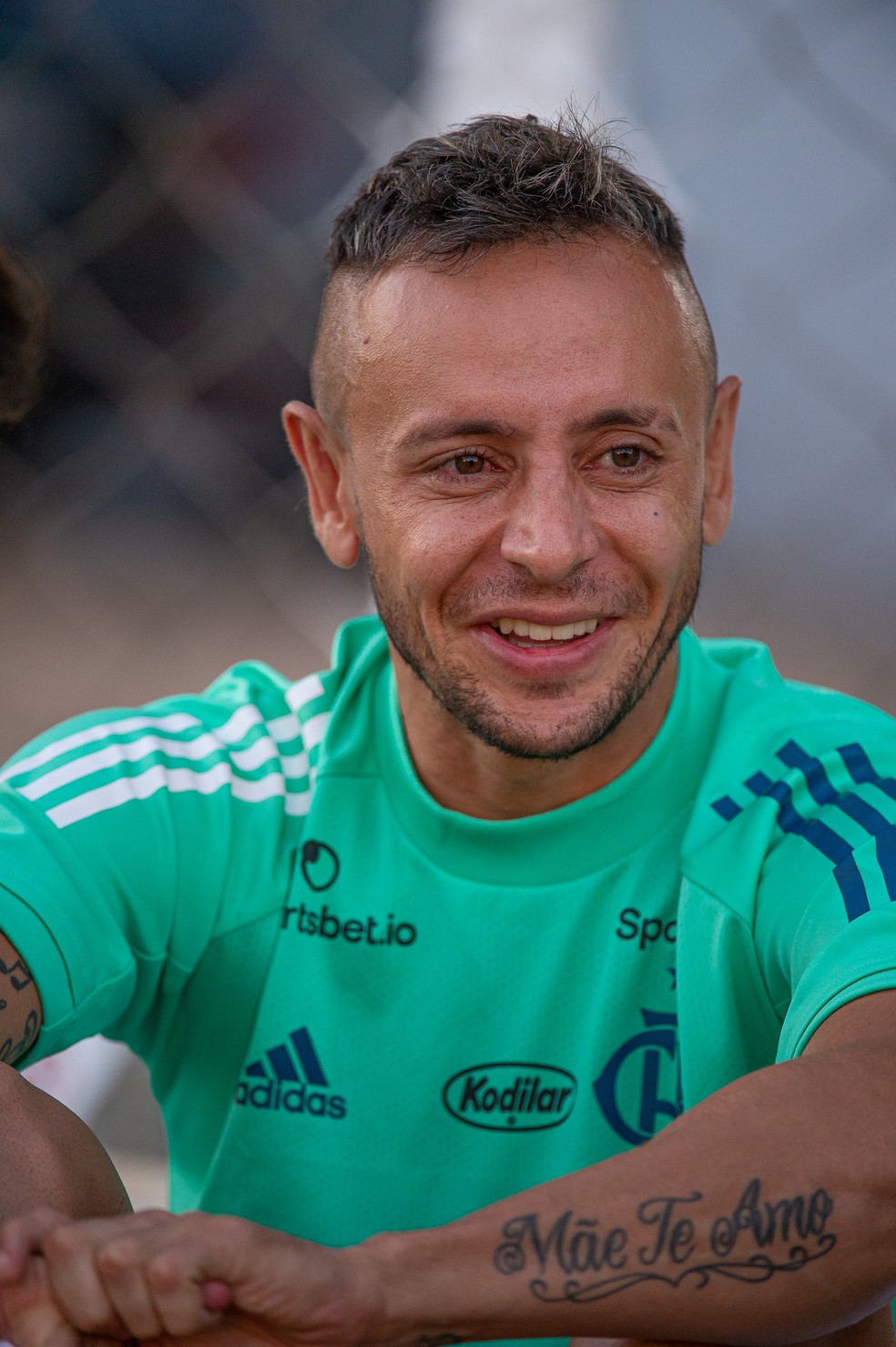 Rafinha no treino desta quinta-feira, no CT do Goiás — Foto: Alexandre Vidal/Flamengo