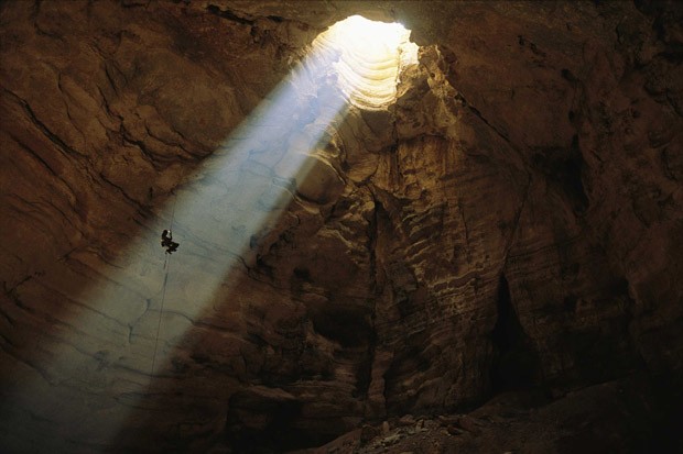 Majlis al Jinn Cave, Oman, 2004 (Foto: Stephen L. Alvarez)