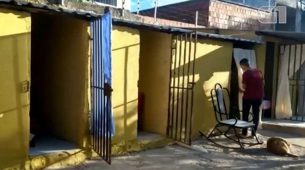 As mulheres eram mantidas em celas pequenas, trancadas por cadeados, em clínica de repouso no interior do Ceará. — Foto: DDM Crato