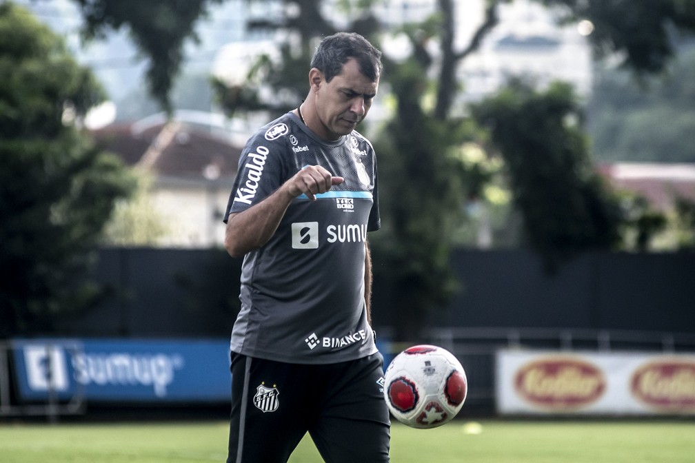 Fábio Carille durante treino do Santos — Foto: Ivan Storti/Santos FC