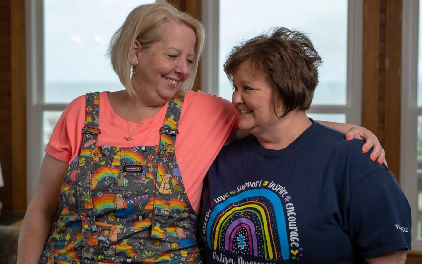 Irmãs se reencontram 55 anos após serem separadas quando crianças: 'Momento emocionante' (Foto: Reprodução/ NY Post)
