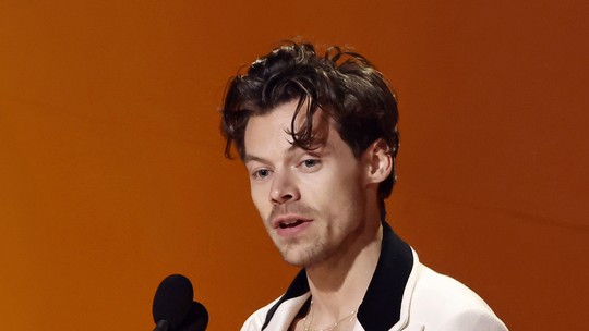 Discurso de Harry Styles ao receber Grammy de Álbum do Ano repercute na web: "Desconcertante"