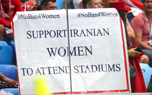 Iranianas são autorizadas a assistir partida de futebol pela 1ª