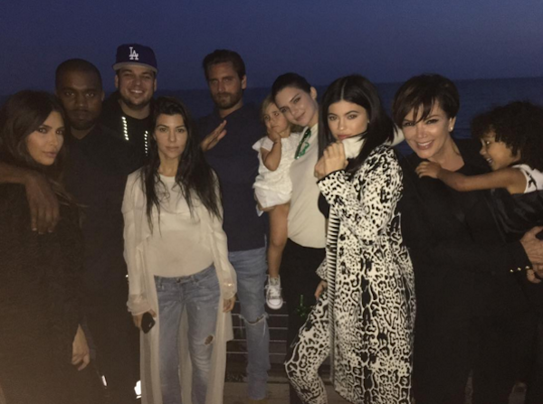 Rob Kardashian, suas irmãs e maridos, seu sobrinhos e sua mãe (Foto: Instagram)