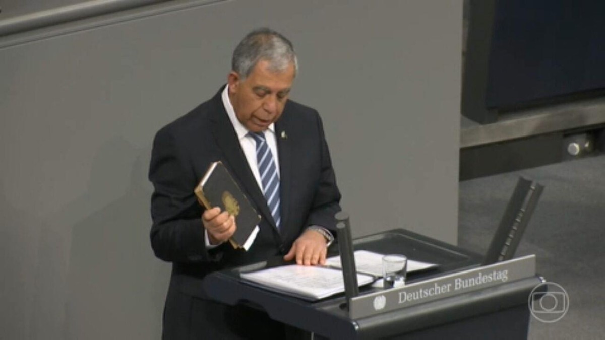 Presidente do Parlamento de Israel emociona o mundo e chora ao lembrar as vítimas do Holocausto