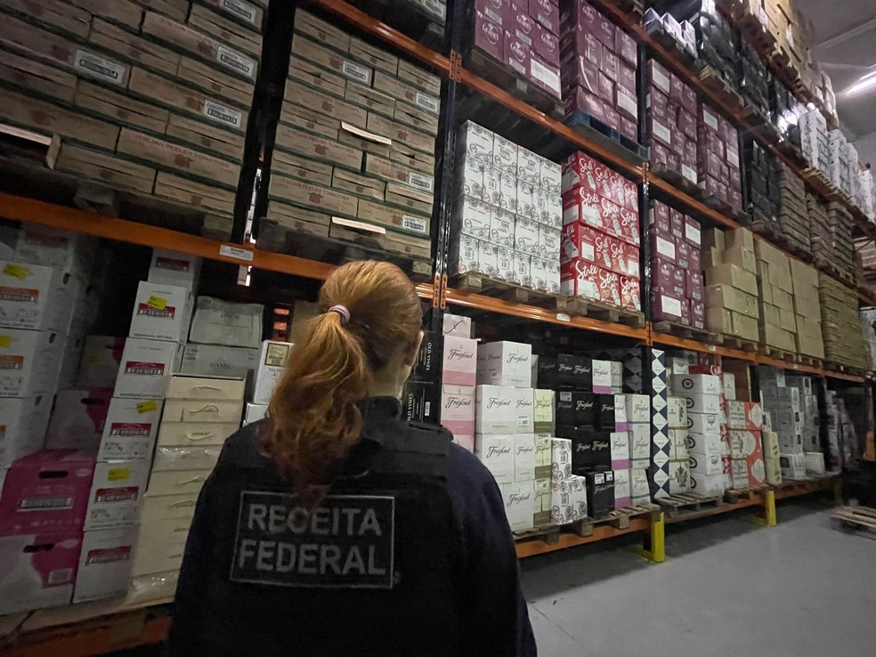 Receita Federal fecha depósito com vinhos contrabandeados em SP — Foto: Divulgação/Receita Federal
