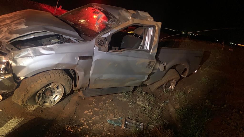 Três pessoas morrem e adolescente fica em estado grave após caminhonete capotar, em Ourizona