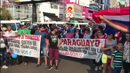 Contra decisão de governo paraguaio, policiais realizaram protesto na Ponte Internacional da Amizade 