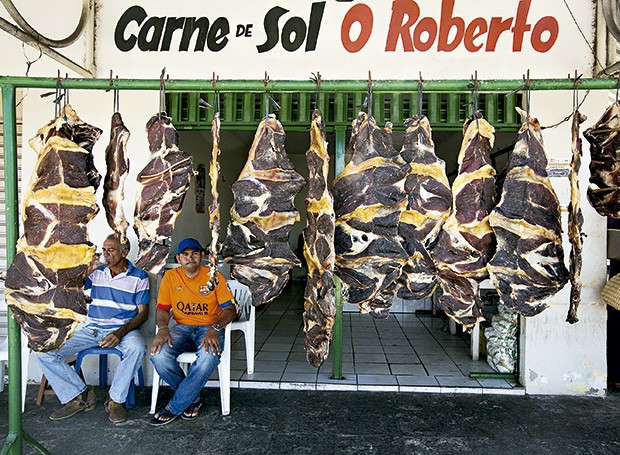 Varal de carne de sol em Campo Maior, a uma hora de Teresina (Foto: Alexandre Schneider/Divulgação)