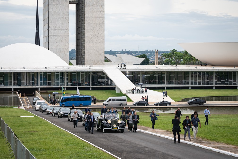 Comboio deixa o Congresso durante ensaio da posse presidencial que movimentou a Esplanada dos Ministérios nesta sexta-feira (30) — Foto: Fábio Tito/g1