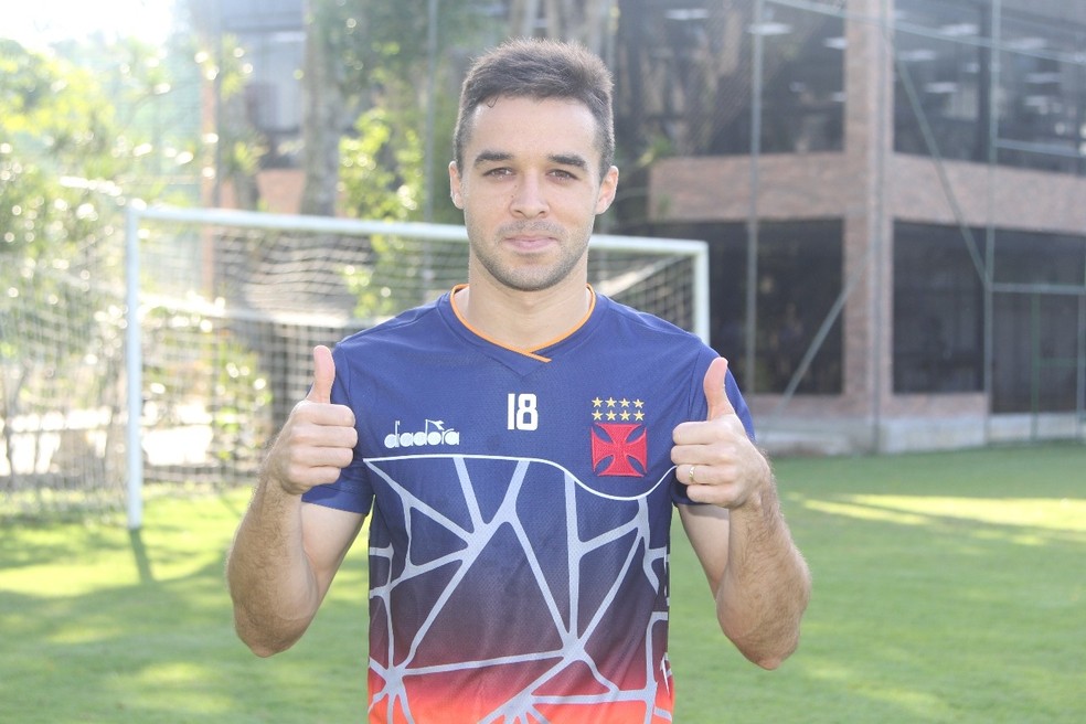 Lenon é a cara nova no time vascaíno (Foto: Paulo Fernandes/Vasco)