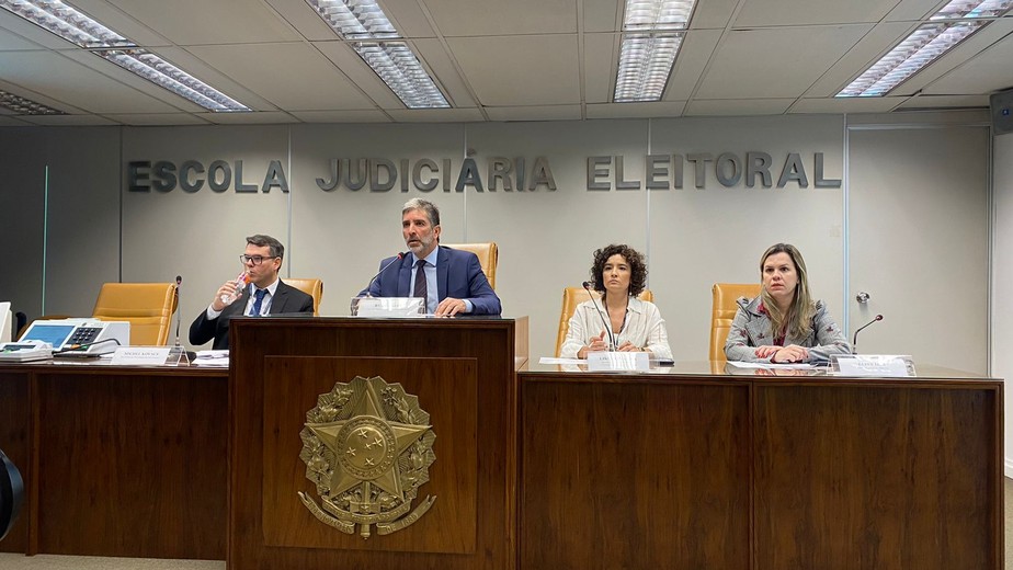 Representantes do TRE-RJ explicaram regras para eleitores na eleição