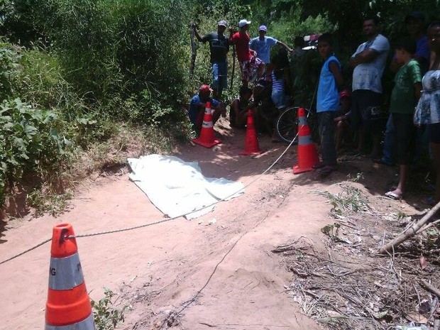 Corpo da vítima foi encontrado no bairro Ponte Nova.  (Foto: Divulgação/ Polícia Militar)