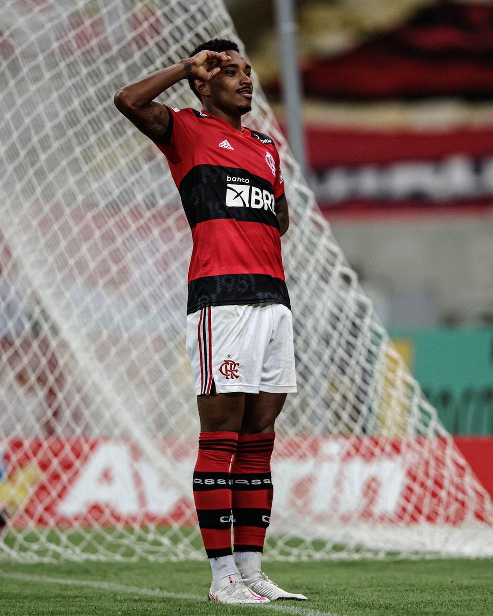 Vitinho comemora quinto gol no Carioca — Foto: André Mourão / Foto FC