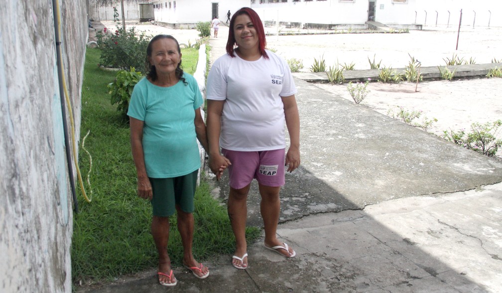 Dona Josefa ao lado da filha Ranielle, no Centro de Reeduca��o Feminina Maria J�lia Maranh�o, em Jo�o Pessoa � Foto: Dani Fechine/G1
