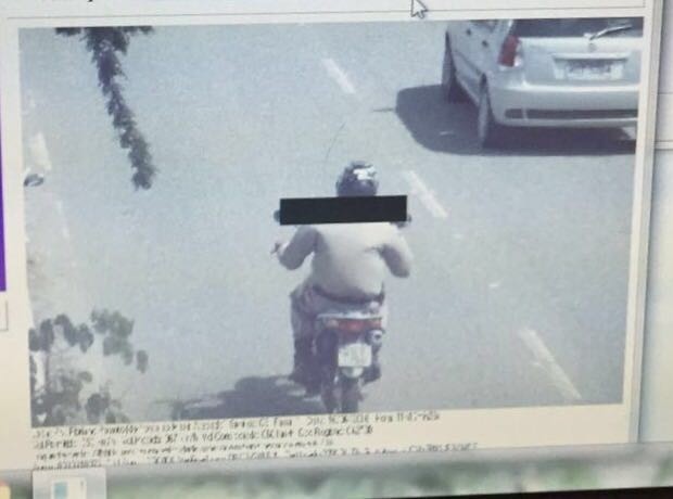 Policial militar pilotava moto com placa de carro roubado e ainda estava em acima da velocidade (Foto: Félix Araújo Neto/Arquivo Pessoal)