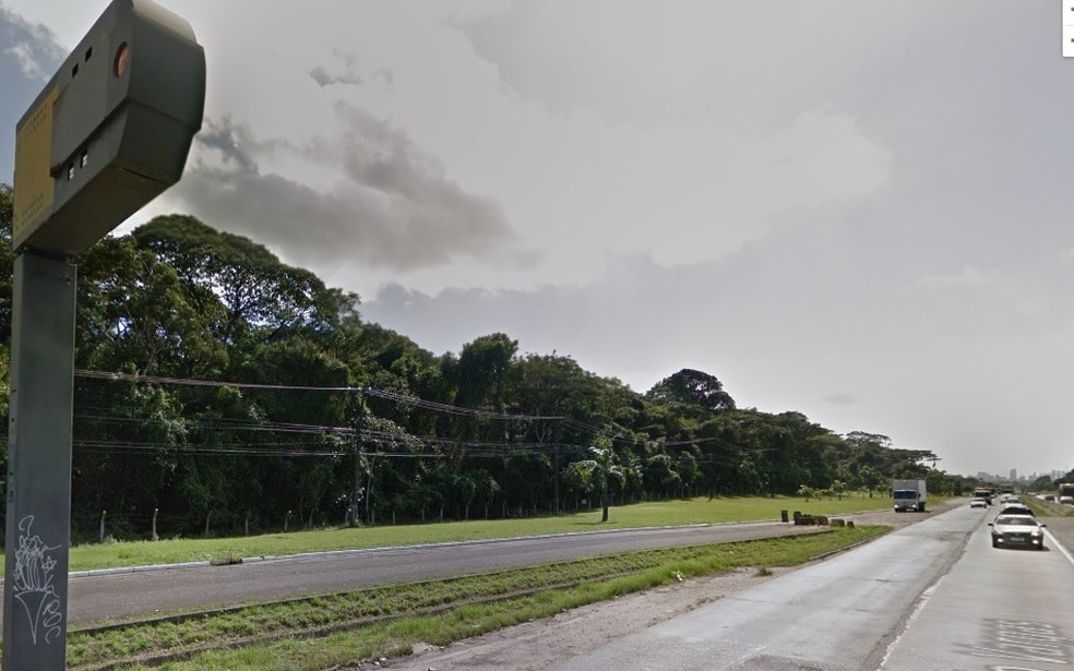 Lombada eletr&ocirc;nica no quil&ocirc;metro 6,2 da BR-232, no Recife, ser&aacute; desligada no fim de ano &mdash; Foto: Reprodu&ccedil;&atilde;o/Google Street View