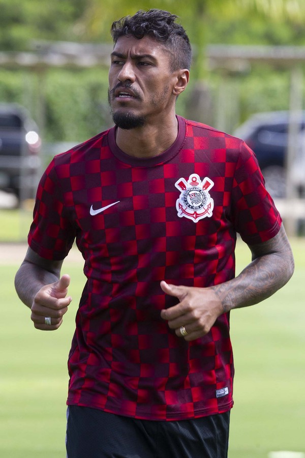 Corinthians espera aceite de Paulinho para treinar no CT e está otimista por contratação