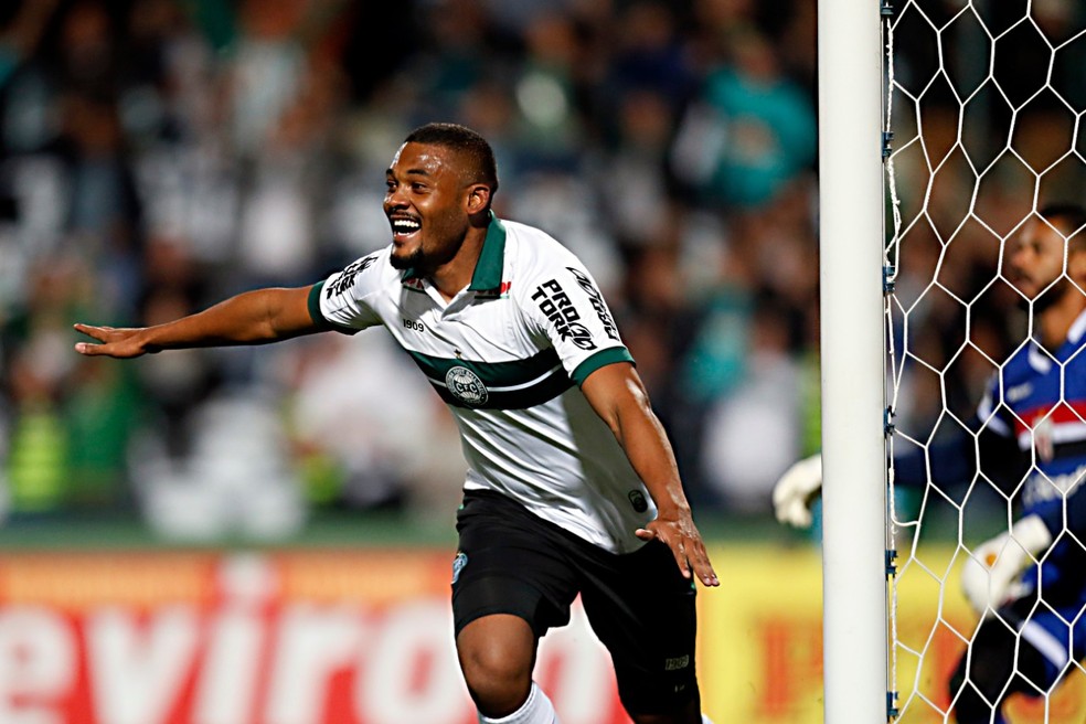 Coritiba Tenta Novo Emprestimo Com O Santos Para Manter Zagueiro Sabino Futebol Ge