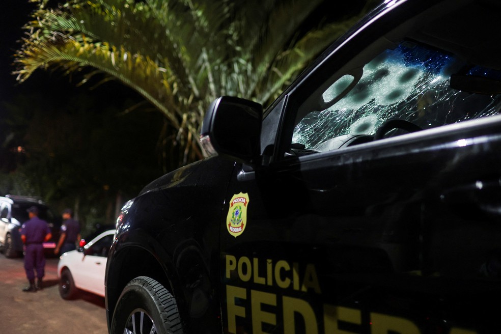Roberto Jefferson se entrega após atacar policiais federais com granadas e fuzil e passar 8 horas desrespeitando ordem do STF — Foto: REUTERS/Ricardo Moraes