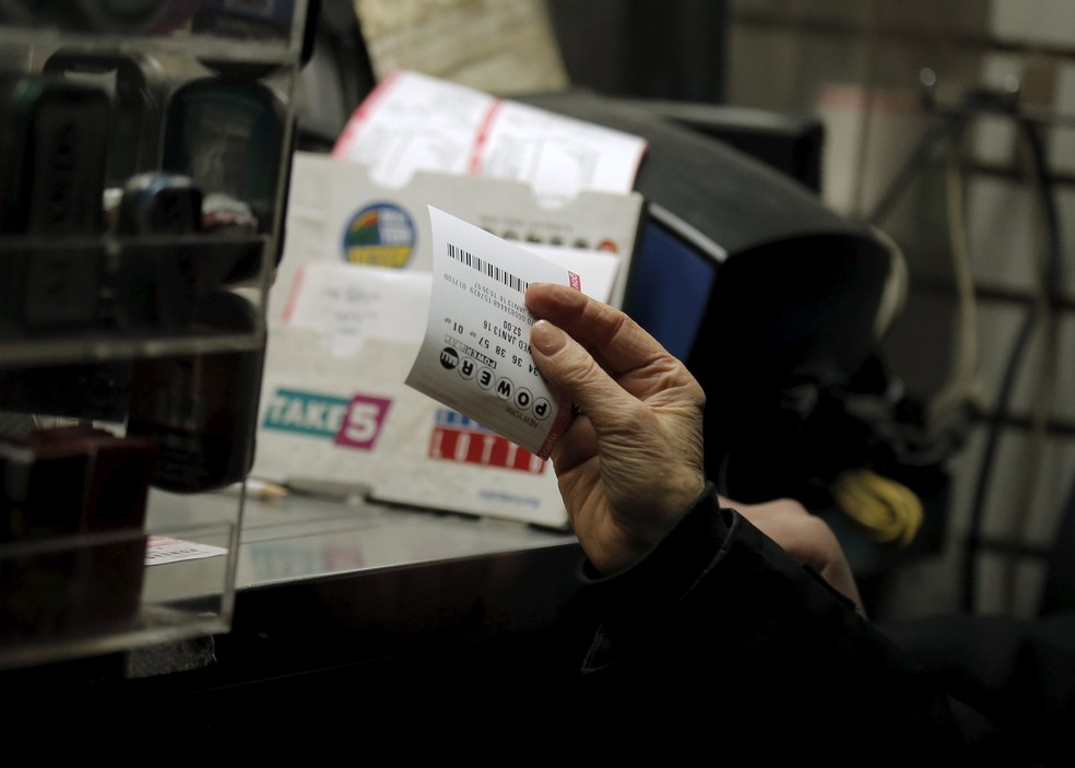Imagem de um jogo da Loteria Nacional do Reino Unido — Foto: REUTERS/Brendan McDermid