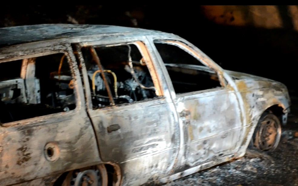 Incêndio de grandes proporções no Pico dos Dias deixa cinco famílias desabrigadas em Brazópolis, MG — Foto: Luciano Lopes