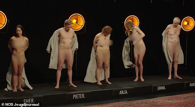 Homens e mulheres aparecem nus para crianças (Foto: Reprodução/Daily Mail)