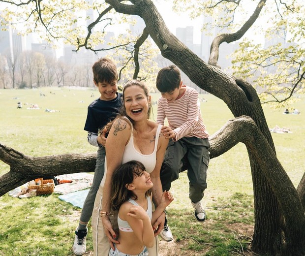 Luana Piovani com os três filhos, Bem, Liz e Dom (Foto: Reprodução/Instagram)
