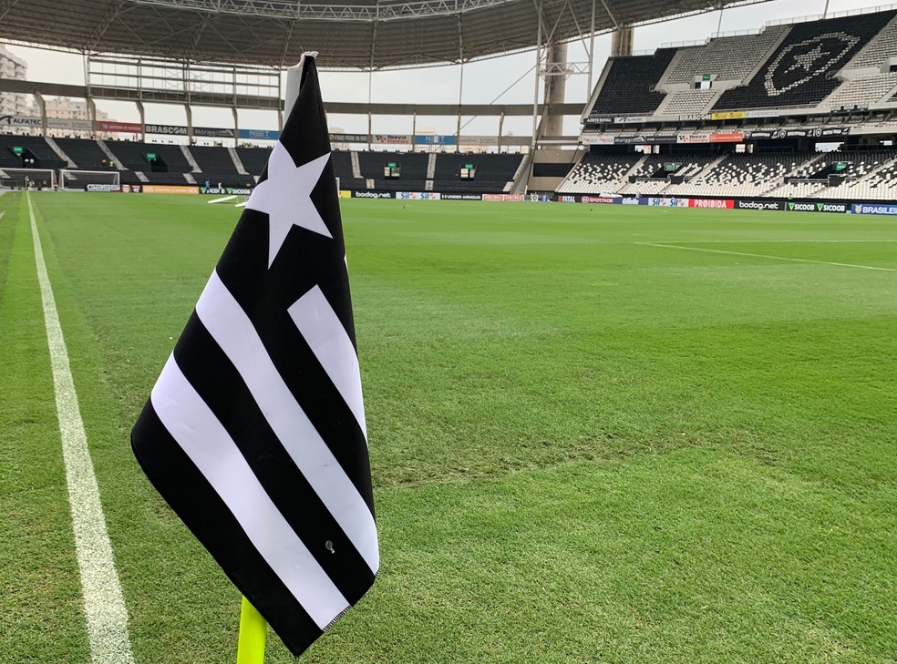 Botafogo e Flamengo vão se enfrentar no Nilton Santos na próxima quarta-feira — Foto: André Durão