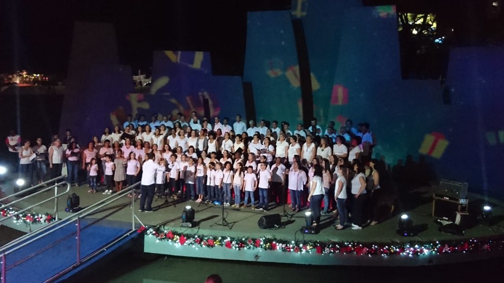 Apresentação do coral das Igrejas Batistas de Bauru encantou o público do Vozes de Natal — Foto: Sérgio Pais/G1