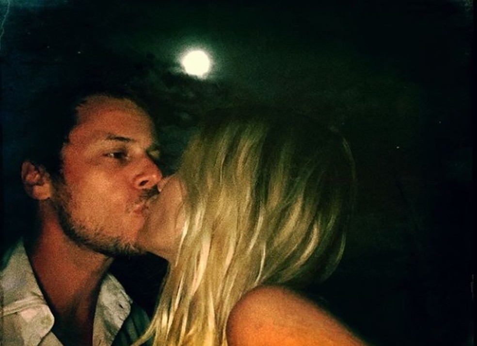 Ana Carolina E Seu Jorge Caldeirao Do Huck Carolina Dieckmann Posta Foto E Se Declara Ao Marido Tenho