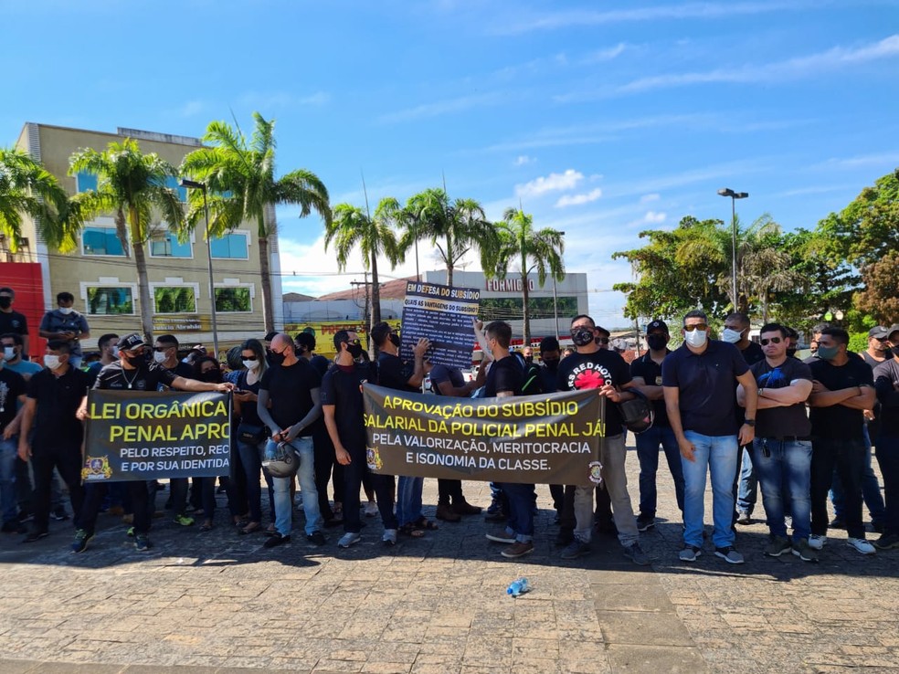 Grupo se reuniu em frente ao Palácio Rio Branco nesta quarta-feira (16) — Foto: Arquivo pessoal