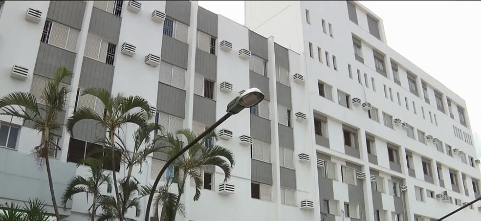 Hospital Evangélico de Londrina, onde criança de três anos morreu por meningite — Foto: Reprodução/RPC