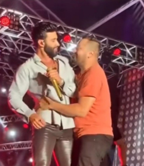Gusttavo Lima se assusta com fã que invadiu palco para abraçá-lo (Foto: reprodução Instagram )