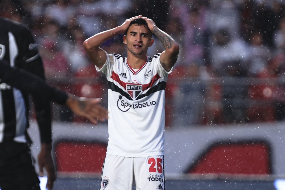 Rodrigo Nestor em São Paulo x Botafogo — Foto: Ettore Chiereguini/AGIF