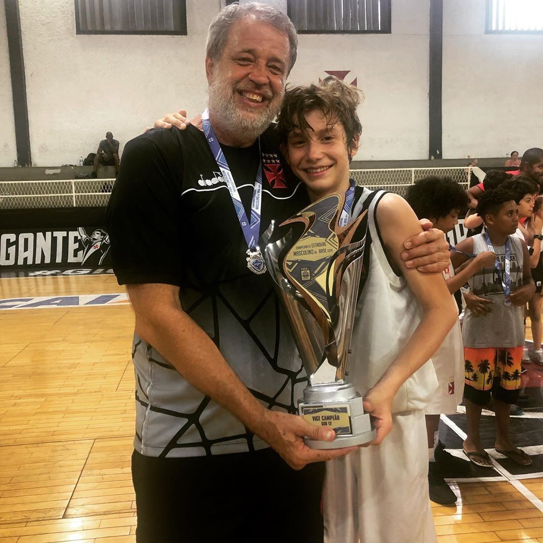 Filho de Murilo Rosa fica em segundo lugar no Campeonato Carioca de Basquete sub-12 com o time do Vasco da Gama (Foto: Reprodução/Instagram)